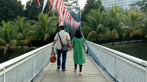 Máy bay Indonesia rơi: Chuyện đằng sau chiếc ốp điện thoại in hình người - 3
