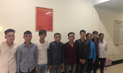 9 đối tượng đánh giày, bán bánh rán kiểu “trấn lột” du khách ở Thủ đô sa lưới
