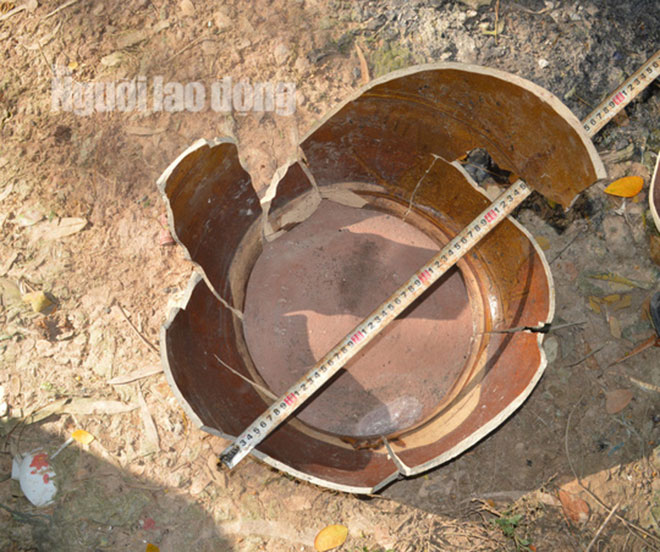 Cha mù đi bán vé số, con 15 tháng tuổi ở nhà té vào lu nước tử vong - 2