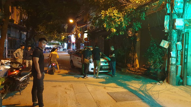 Mẹ của tài xế taxi bị người ngồi trong xe Mazda bắn: Nó cố tình giết con tôi Mẹ của tài xế taxi bị người ngồi trong xe Mazda bắn: Nó cố tình giết con tôi