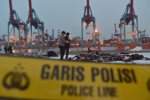 Thợ lặn không nổi lên khi tìm nạn nhân vụ máy bay Indonesia rơi - 2