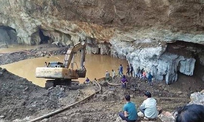 Hòa Bình: Sập lò khai thác vàng, 2 công nhân mắc kẹt bên trong