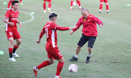 Thầy Park 'né' mục tiêu vô địch AFF Cup: Đằng sau sự khiêm tốn...