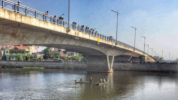 Vụ nữ sinh mang bầu nhảy cầu tự tử sau khi cãi vã với bạn trai: Nạn nhân mắc bệnh về não - Ảnh 1. Vụ nữ sinh mang bầu nhảy cầu tự tử sau khi cãi vã với bạn trai: Nạn nhân mắc bệnh về não - Ảnh 1.