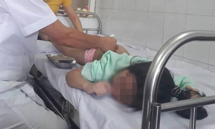Bé gái lệch người sau khi ngủ dậy, mẹ nghĩ con thiếu canxi, nhưng không ngờ lại mắc trọng bệnh