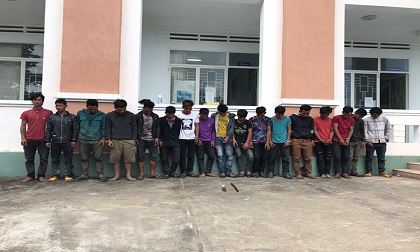 Khởi tố 5 nghi phạm phóng dao giết người
