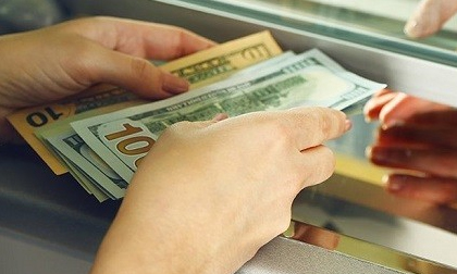 Chính thức miễn phạt 90 triệu đồng cho anh thợ điện khi đổi trái phép 100 USD