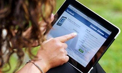 Nhập viện tâm thần vì dùng facebook 10 tiếng/ngày: Khi thấy các dấu hiệu này cần đến viện ngay