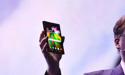 Samsung lần đầu tiên giới thiệu smartphone màn hình gập sau nhiều năm ấp ủ