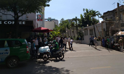 Người đàn ông nhảy lầu nghi tự tử tại toà nhà Saigon Trade Center