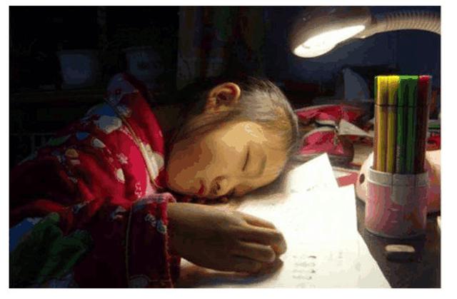 cau be 9 tuoi nhay lau tu tu de lai thu tuyet menh: 