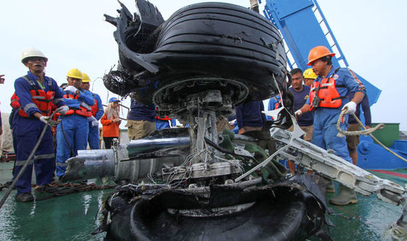 nong: manh vo tu may bay indonesia bi roi co the giup tim mh370 hinh anh 2
