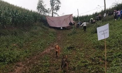 Con gái bàng hoàng thấy thi thể bố trong hố sâu gần nhà