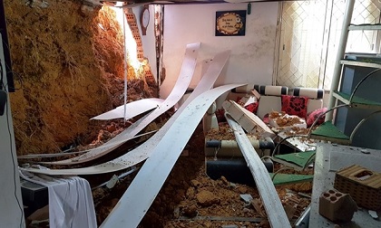 Nửa đêm sập nhà, 4 người trong gia đình may mắn thoát nạn