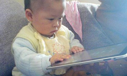 Bé 2 tuổi cận 500 độ vì ipad: 5 món ngon lại giúp mắt con thoải mái chống cận