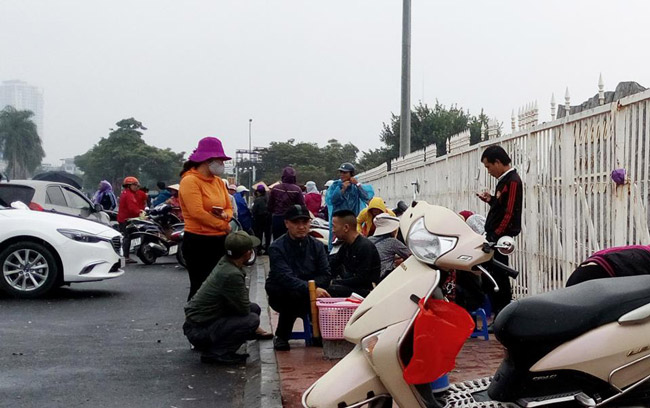 Đẩy giá cao gấp 5 - 6 lần, dân phe vé 