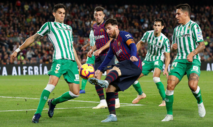 Messi trở lại, Barcelona thua tệ hại Real Betis ở Nou Camp