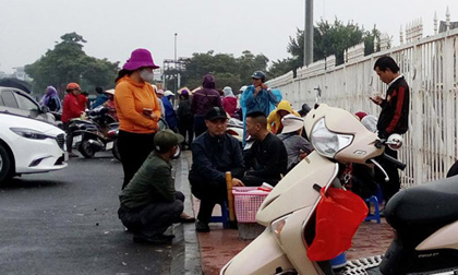 Đẩy giá cao gấp 5 - 6 lần, dân phe vé 'hốt bạc' trận Việt Nam gặp Malaysia