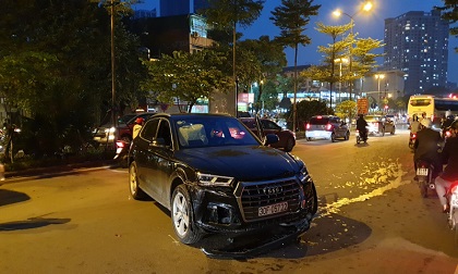 Tài xế Audi Q5 đâm liên hoàn do... 'cúi xuống lấy chai nước'