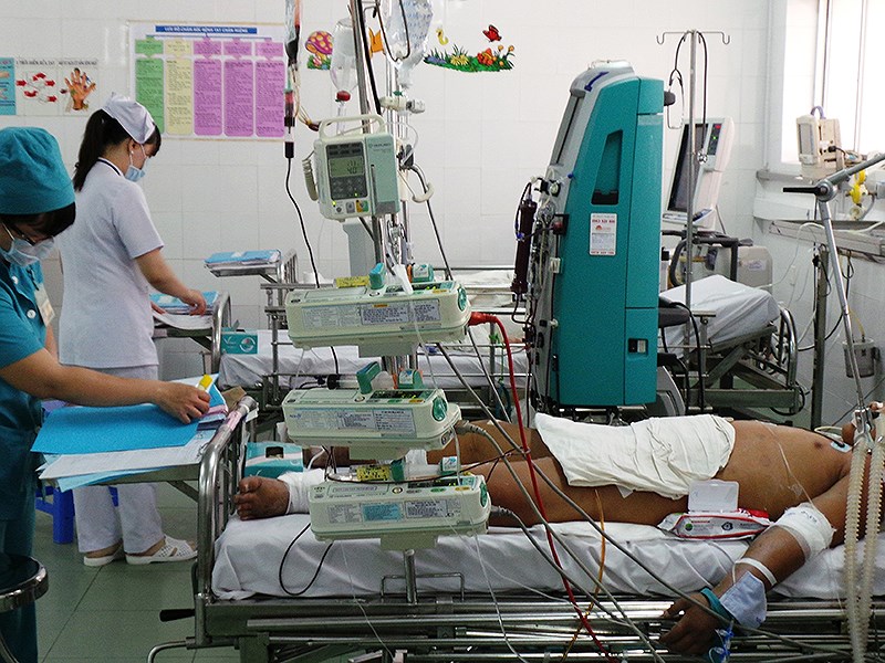 Lạm dụng kháng sinh: Có khi bệnh nhẹ cũng chết! - ảnh 1