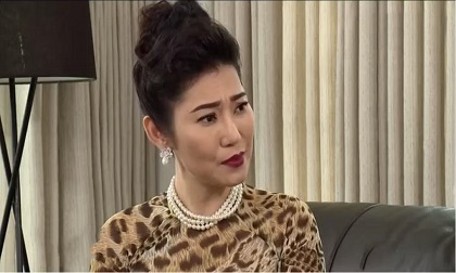 Con dâu ghê gớm một mực đòi ly hôn, mẹ chồng ủ mưu thả 2 viên thuốc vào cốc nước