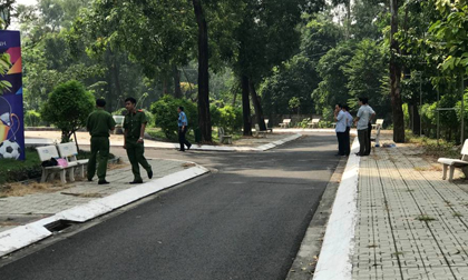 Sau tiếng động mạnh, phát hiện nam sinh vên chết trong khuôn viên trường đại học
