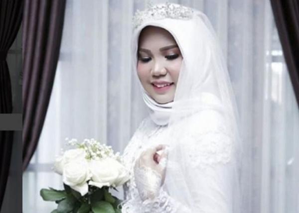 co dau trang diem long lay to chuc le cuoi mot minh, biet ly do ai cung dau long - 2