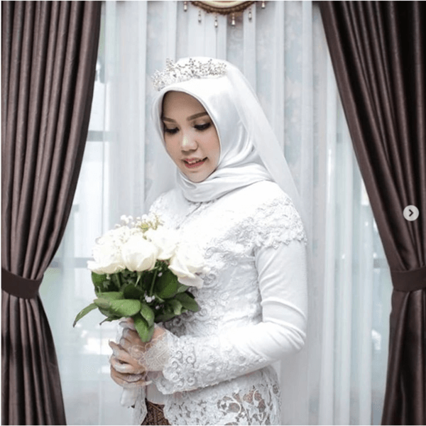 co dau trang diem long lay to chuc le cuoi mot minh, biet ly do ai cung dau long - 3