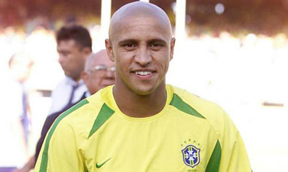 Bất ngờ Roberto Carlos đến Mỹ Đình cổ vũ Việt Nam đấu Malaysia