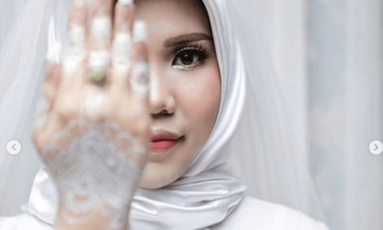 Cô dâu trang điểm lộng lẫy tổ chức lễ cưới một mình, biết lý do ai cũng đau lòng