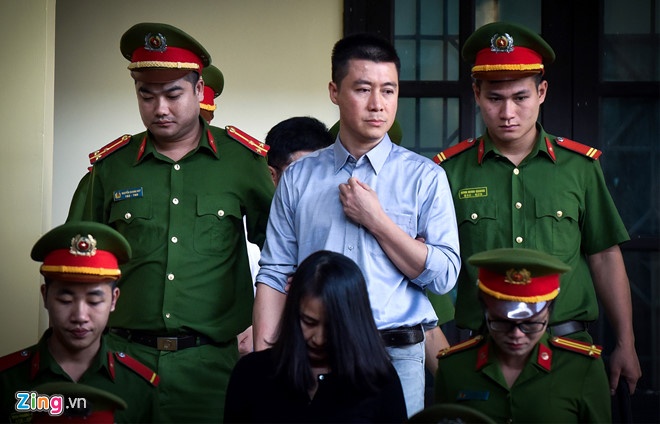 Chi cua Phan Sao Nam khoc truoc toa, noi loi hoi han vi qua tin em hinh anh 2