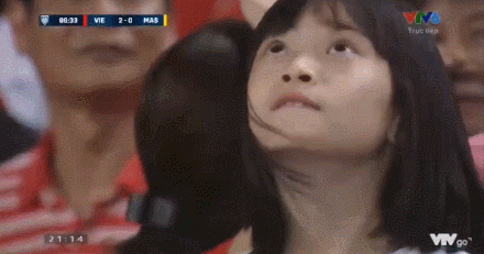 3 giay len song tran vn-malaysia, be gai khien dan mang nuc no