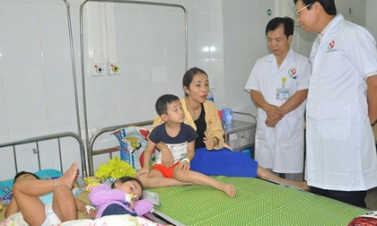 188 trẻ mầm non và 3 cô giáo ở Hà Nội nhập viện sau bữa liên hoan