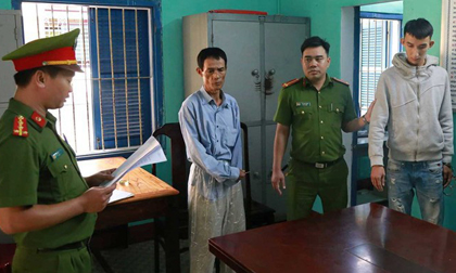 Vụ chém nhau kinh hoàng trước cổng trường: Thêm 2 đối tượng ra đầu thú