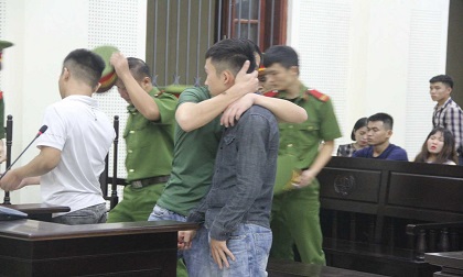 Nước mắt nghẹn đắng của người mẹ có con trai mang tội Giết người
