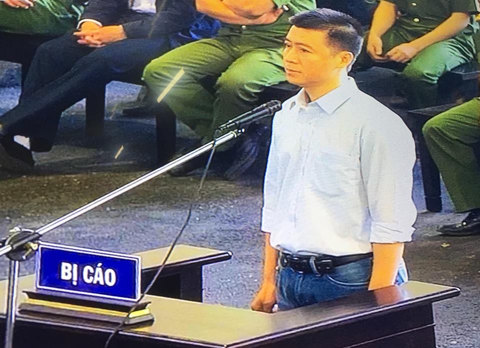 Phan Sào Nam khóc nghẹn khi nhắc tới việc vợ con đi ở nhà thuê - 1