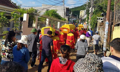 Đau xót đám tang 4 người trong gia đình thầy giáo bị vùi lấp ở Nha Trang