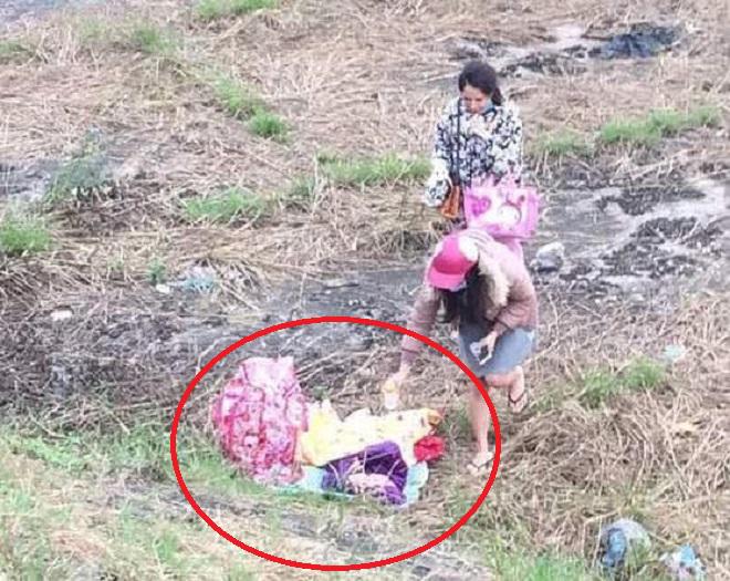 be trai bi bo roi trong canh doi la, lanh run nguoi duoi chan cau vuot - 1
