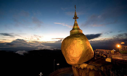 Hòn đá thiêng bằng vàng ở Myanmar và bí mật ẩn chứa bên trong