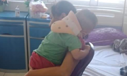 Sức khoẻ bé trai bị bố ngáo đá ném từ tầng 2 xuống đất giờ ra sao?
