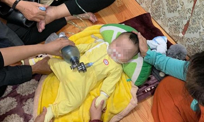 Bố mẹ đau đớn kể lại phút bé trai 4 tháng ở Hà Nội tử vong do ngủ bị đè