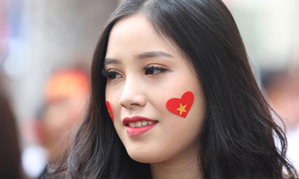 Rực lửa Việt Nam - Campuchia: Bóng hồng Việt khoe sắc lung linh