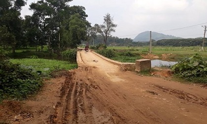 Phó Bí thư xã lao mình khỏi cầu cứu 2 bố con thoát chết đuối