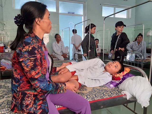 Quảng Bình: Đình chỉ công tác cô giáo bắt học trò tát bạn 231 cái khiến em phải nhập viện - 2