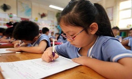 Con gái có dáng đi khác lạ, mẹ chủ quan không đưa đi khám dẫn đến con mắc bệnh nặng