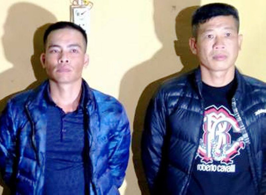 Anh Nhị (bên phải) đã thừa nhận hành động sai trái của mình