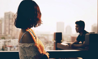 Tôi đã sốc càng sốc hơn khi biết lý do sau buổi họp lớp, chồng bỗng dưng chiều vợ thương con