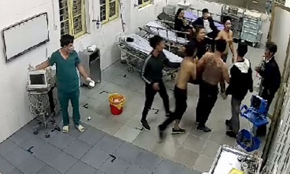Lao vào khoa cấp cứu đánh bệnh nhân, đập phá bệnh viện