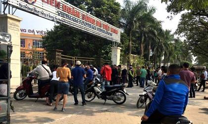 Nhiều người làm loạn trụ sở VFF, đòi mua vé xem AFF Cup