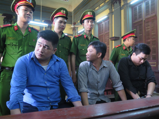Đề nghị tử hình kẻ đâm chết 2 hiệp sĩ ở đường Cách Mạng Tháng 8 - Ảnh 1. Đề nghị tử hình kẻ đâm chết 2 hiệp sĩ ở đường Cách Mạng Tháng 8 - Ảnh 1.